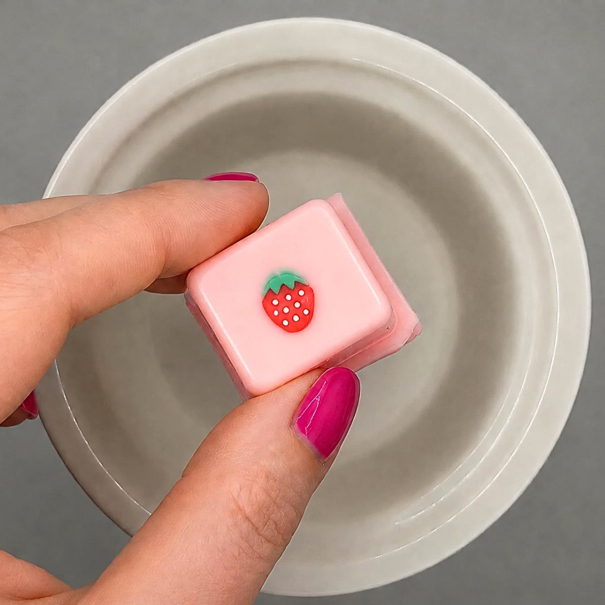 White Strawberry Bellini Wax Melts: Strawberry, Pineapple, Champagne Scent